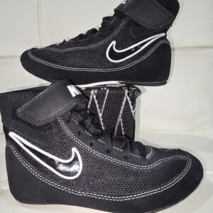 Nike Kids WRESTLING shoes. Size 1y